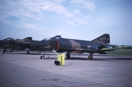 https://www.angelfire.com/dc/jinxx1/Phantoms/RF-4C_65-0932__173rd_TRS___Lincoln__Jun_81___2a.jpg