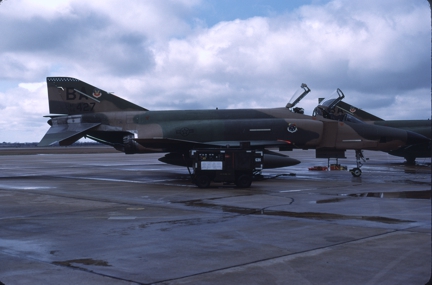 https://www.angelfire.com/dc/jinxx1/Phantoms/RF-4C_66-0427__67th_TRW___Bergstrom__Feb_83___1a.jpg