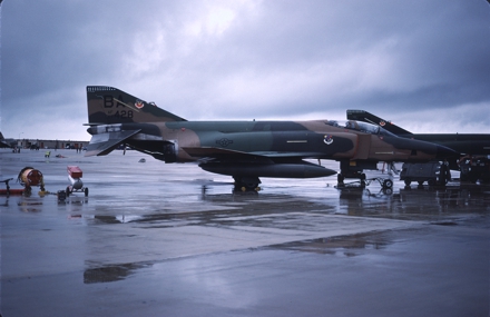 https://www.angelfire.com/dc/jinxx1/Phantoms/RF-4C_66-0428__67th_TRW___Bergstrom__Nov_83___1a.jpg