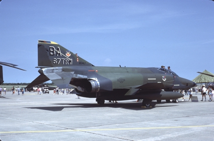 https://www.angelfire.com/dc/jinxx1/Phantoms/RF-4C_66-0467__67th_TRW___Bergstrom__Aug_86___2a.jpg