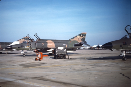 https://www.angelfire.com/dc/jinxx1/Phantoms/RF-4C_67-0452__67th_TRW___Bergstrom___Sep_79___1a.jpg