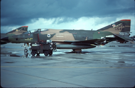 https://www.angelfire.com/dc/jinxx1/Phantoms/RF-4C_68-0548__67th_TRW___Bergstrom__Nov_83___1a.jpg