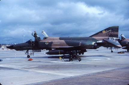 https://www.angelfire.com/dc/jinxx1/Phantoms/RF-4C_68-0591__67th_TRW___Bergstrom__Feb_83___1a.jpg