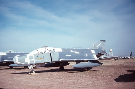 https://www.angelfire.com/dc/jinxx1/Phantoms/RF-4C_68-0606__190th_TRS___AMARC__Sep_89___1a.jpg