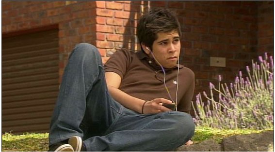 Simon (Mauricio Merino Jr)