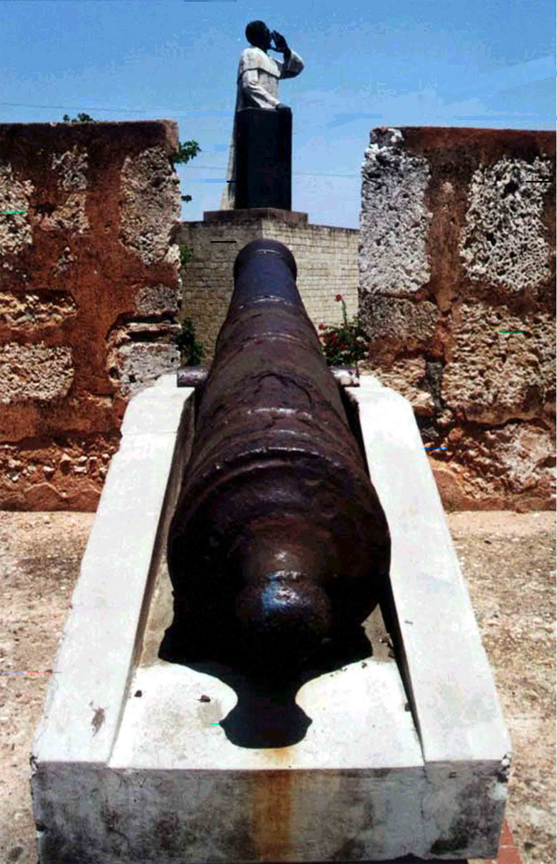 CA�ON FUERTE SAN JOSE APUNTANDO EN LAS MISMASCOORDENADAS DEL MONUMENTO A MONTESINOS.