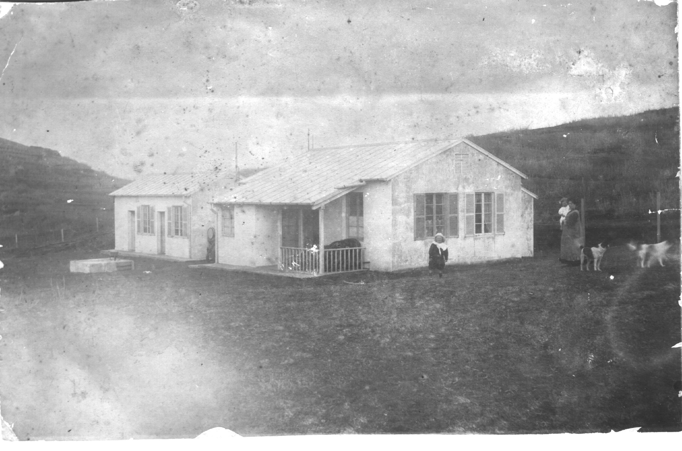 Casa de habitação com casa das máquinas à esquerda nos Cedros-Faial.