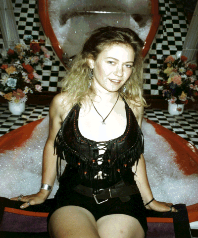 Full V-Cut with Fringe