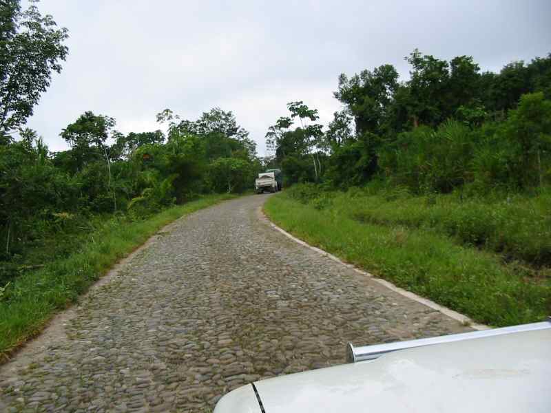 Camino Vecinal Empedrado  chapare_02.jpg