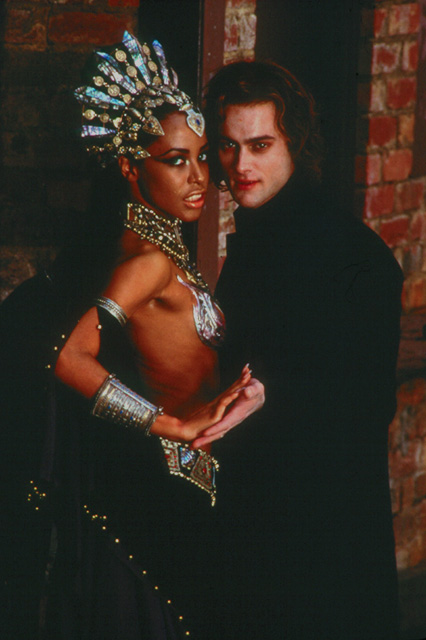 Akasha+Lestat.jpg (88120 bytes)
