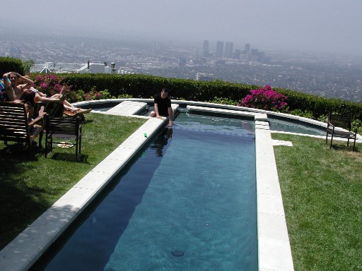 FPoolView.jpg (61543 bytes)