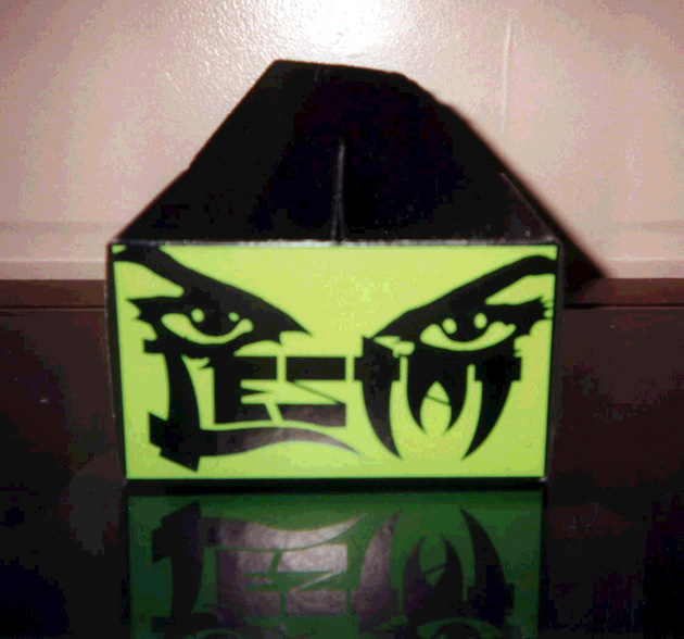 LestatBox2.jpg (122299 bytes)