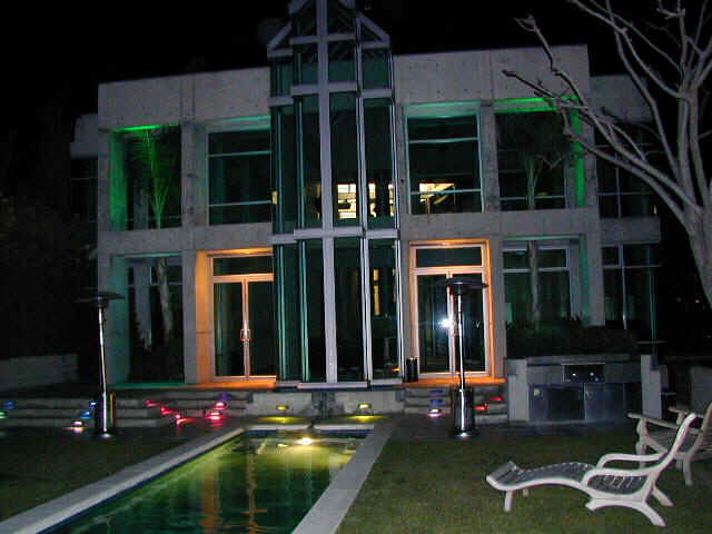 backyard.jpg (59478 bytes)