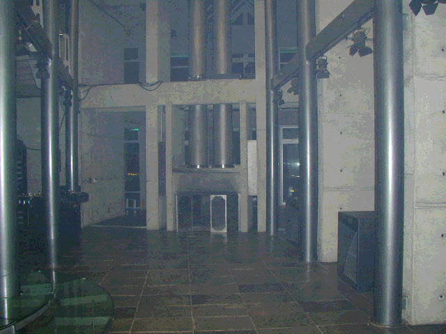 entrway2.jpg (66222 bytes)