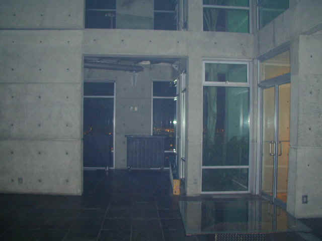 lestatroom.jpg (55125 bytes)