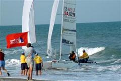 7th boat to arrive. Land crew waits to bring the boat ashore.