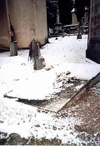 Ulrichs' grave under a blanket of snow (photo: Giorgio del'Aquila, Jan. 02)