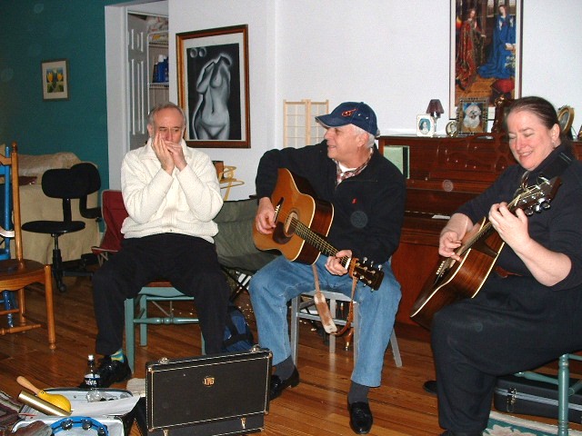 songcircle.jpg (96605 bytes)