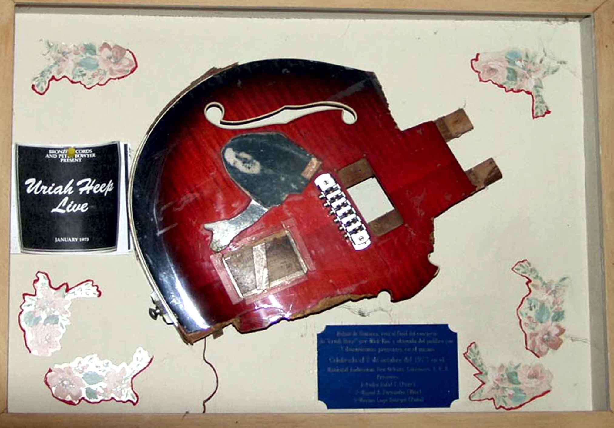 D: Uriah Heep GITARRE KONZERT JAHR 1973 - KOMMUNALE AUDITORIUM, NEW ORLEANS, LOUISIANNA-E. U. A. (LESEN digitale Tafel) D:REISE:MIKE.F. - .PETER.R. - . #Lote bass IN L. S. U. Universit&auml;t. -1973- (Linke ZU TEXT IN SEITE "IN patriotischen FARBEN ZUCKERROHR revolution&auml;ren F&uuml;hrung Baton ".