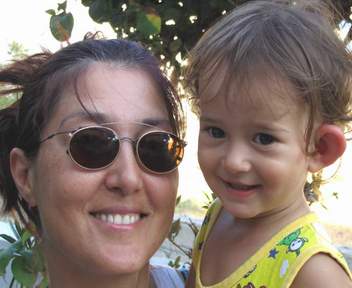 Bu tarihte �ekilen fotoraflar�mda sol kula��m biraz �i� g�r�n�yor b�cek �s�rd�