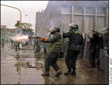 policia.jpg (38020 bytes)