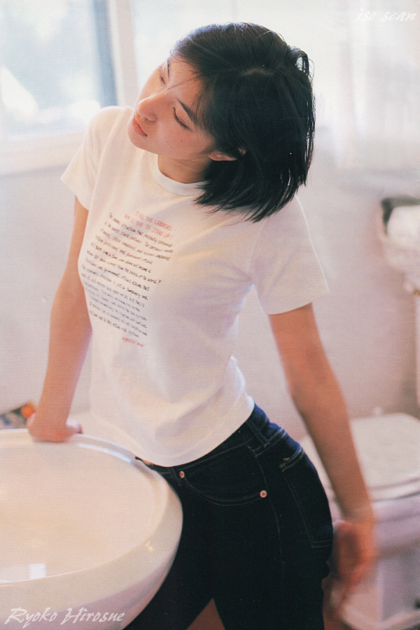 hirosue_ryoko_yj_9904_02.jpg