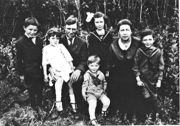 Cassidy family at home early 192'0's