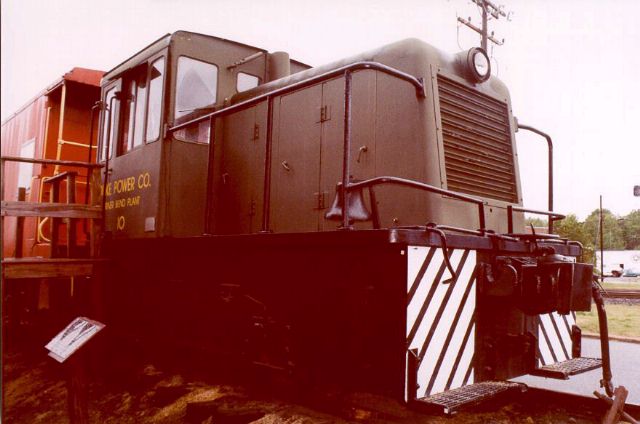 [A switching diesel - Piedmont Carolina Railroad Museum - Spring 2000]