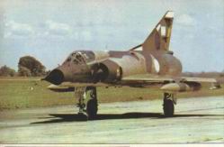 Mirage III EA del Grupo 8 de Caza, identificado con la matrcula  I-O11 (interceptor) que Durante la guerra estuvo basado en Ro Gallegos. Ntese la banda amarilla en la cola, pintada en mitad de los combates para distinguir mejor a la aviacin propia.