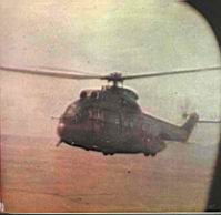 Desde otro helic�ptero similar se tom� la fotograf�a de este Puma, volando sobre Malvinas.