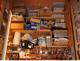 T-Miniatures work cabinet-above eye view.jpg (24755 bytes)