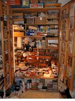 T-Miniatures work cabinet-full length.jpg (15996 bytes)