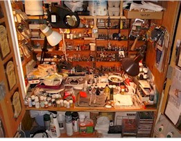 T-Miniatures work cabinet-standing & looking down.jpg (29153 bytes)