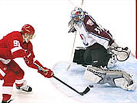 Sergei Fedorov gets a goal