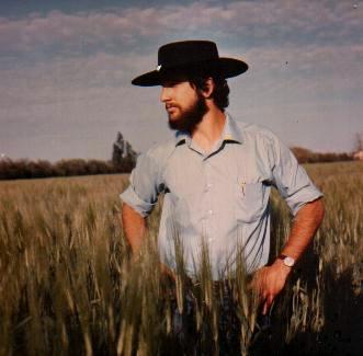 000000apeople13.jpg (16804 bytes)