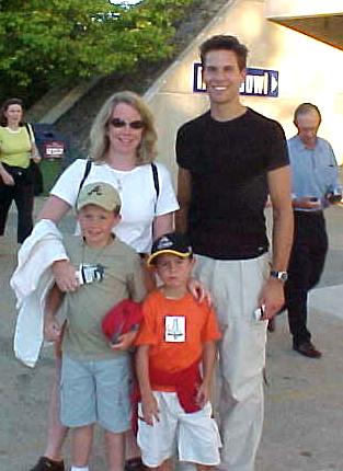 canb200013.JPG (27234 bytes)