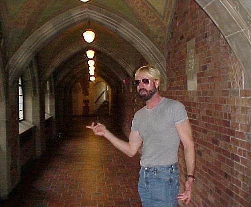 east0.JPG (38659 bytes)