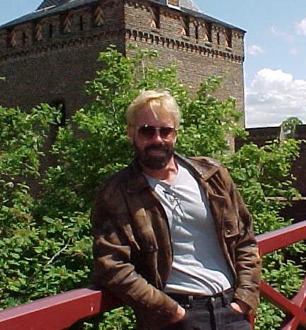 holl9.JPG (54437 bytes)