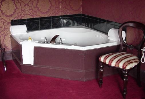 lumb3.JPG (23457 bytes)