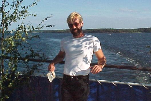 swed9q.JPG (35260 bytes)