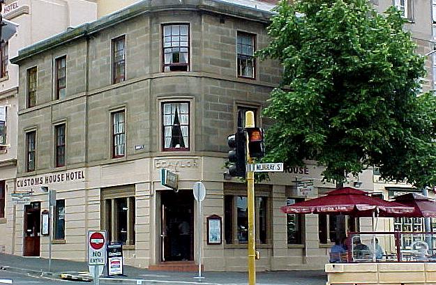 taz6m.JPG (82539 bytes)