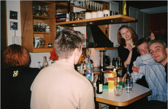 Oltiin taas soittelemassa sairaalassa joulup�iv�n�. Huomaa ett� Mikko on korvannut kaksi soittajaa. Ei muuten saatu budapestej�...