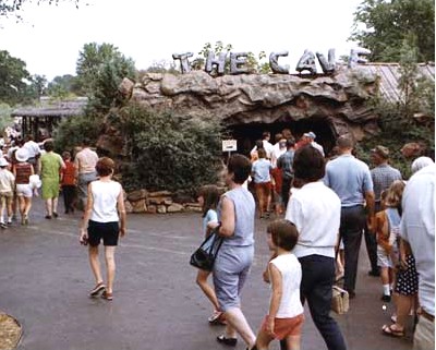 Queue house to The Speelunker's Cave