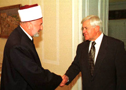 Dr. Ceric meeting the President of the Slovenian Republic, Mr Milan Kucan in 1999. Dr. Ceric argued for the construction of a mosque where Muslms in Slovenia could practice their religious beliefs.