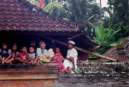 closeup_temple_kids