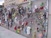 09-memorial fence-ok.jpg (65569 bytes)