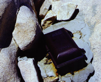 summit register box.JPG (37865 bytes)