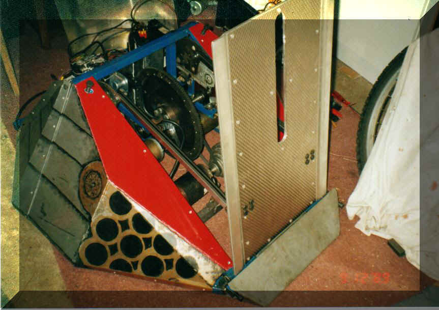 last pic in garage.jpg (83531 bytes)