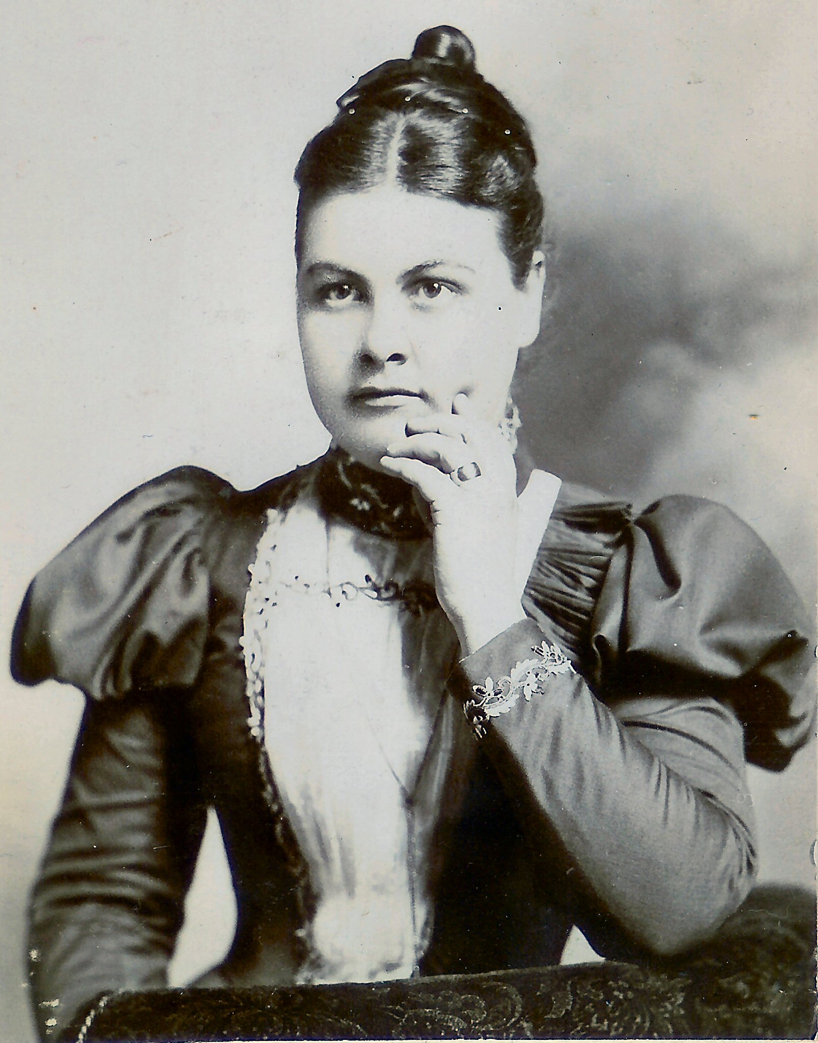 This should display a photograph of Mae Miles Worrell. If you have enabled image loading, but nothing shows, please contact the author.