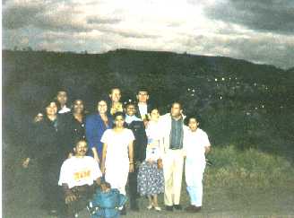 Claudio Acevedo en Quito Ecuador con grupo de hermanos